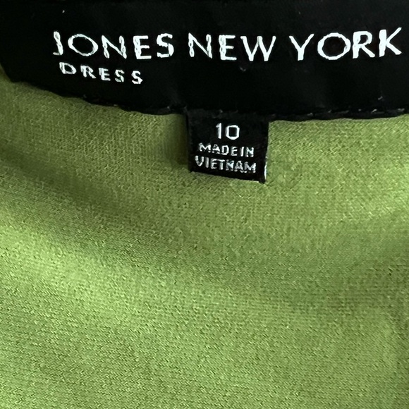 Beautiful Jones New York Wrap Dress. Size 10. Green. - Picture 2 of 2